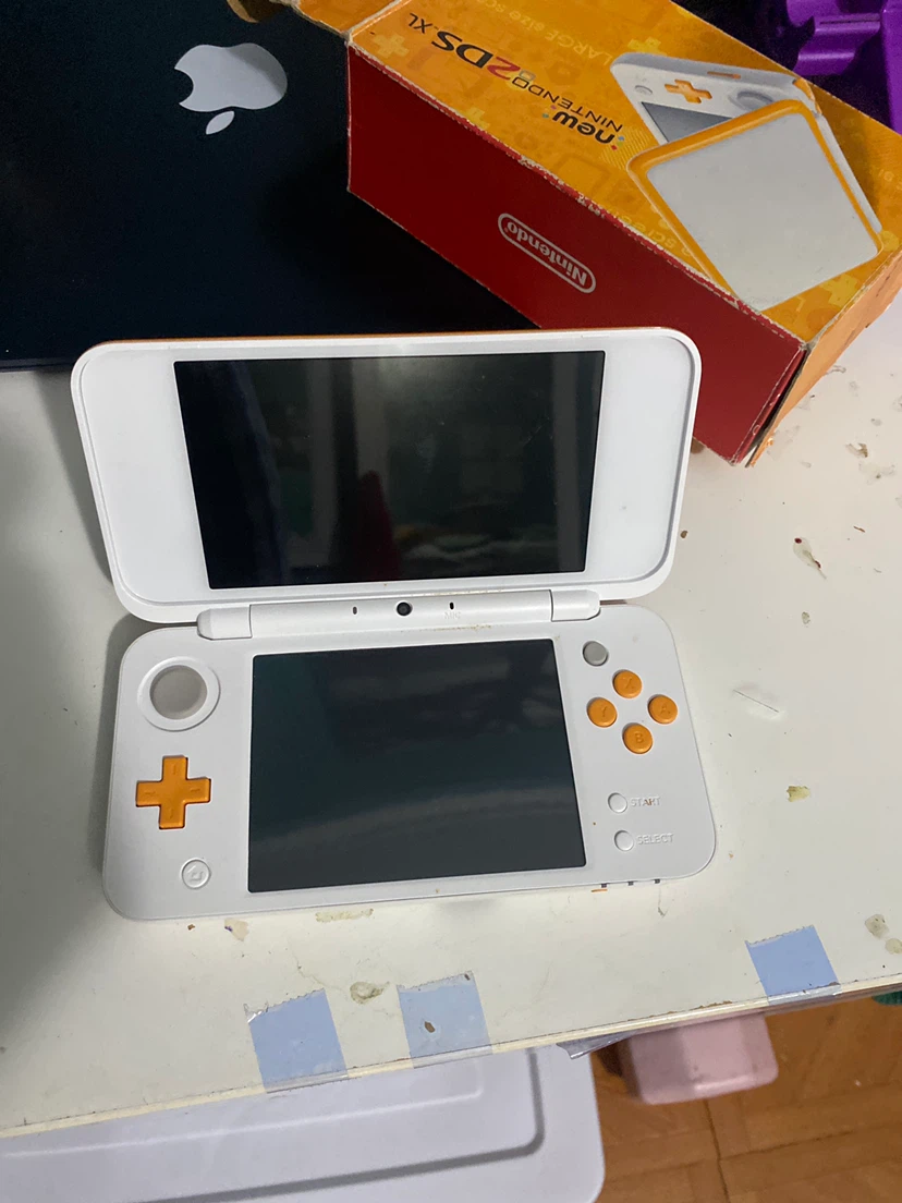 New Nintendo 2DS XL White & Orange - photo 3