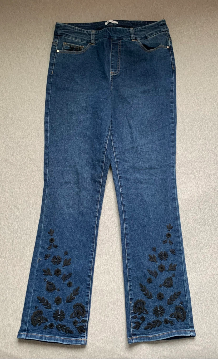 Northern Reflections Embroidered Jeans ~ Size 10