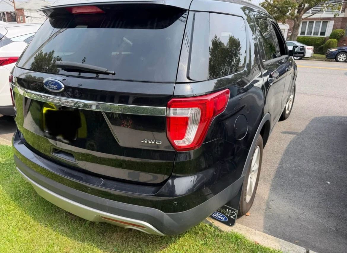 2016 Black Ford Explorer XLT 4WD SUV - photo 5