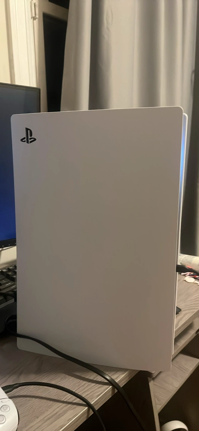 PlayStation 5 - photo 2