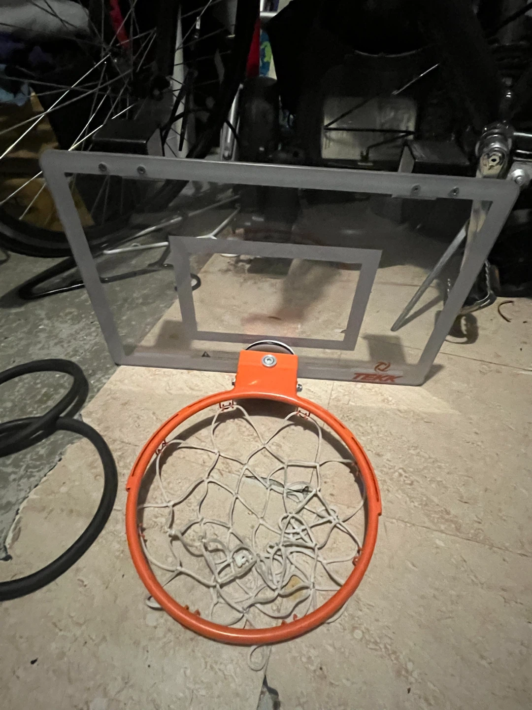 BASKETBALL HOOP