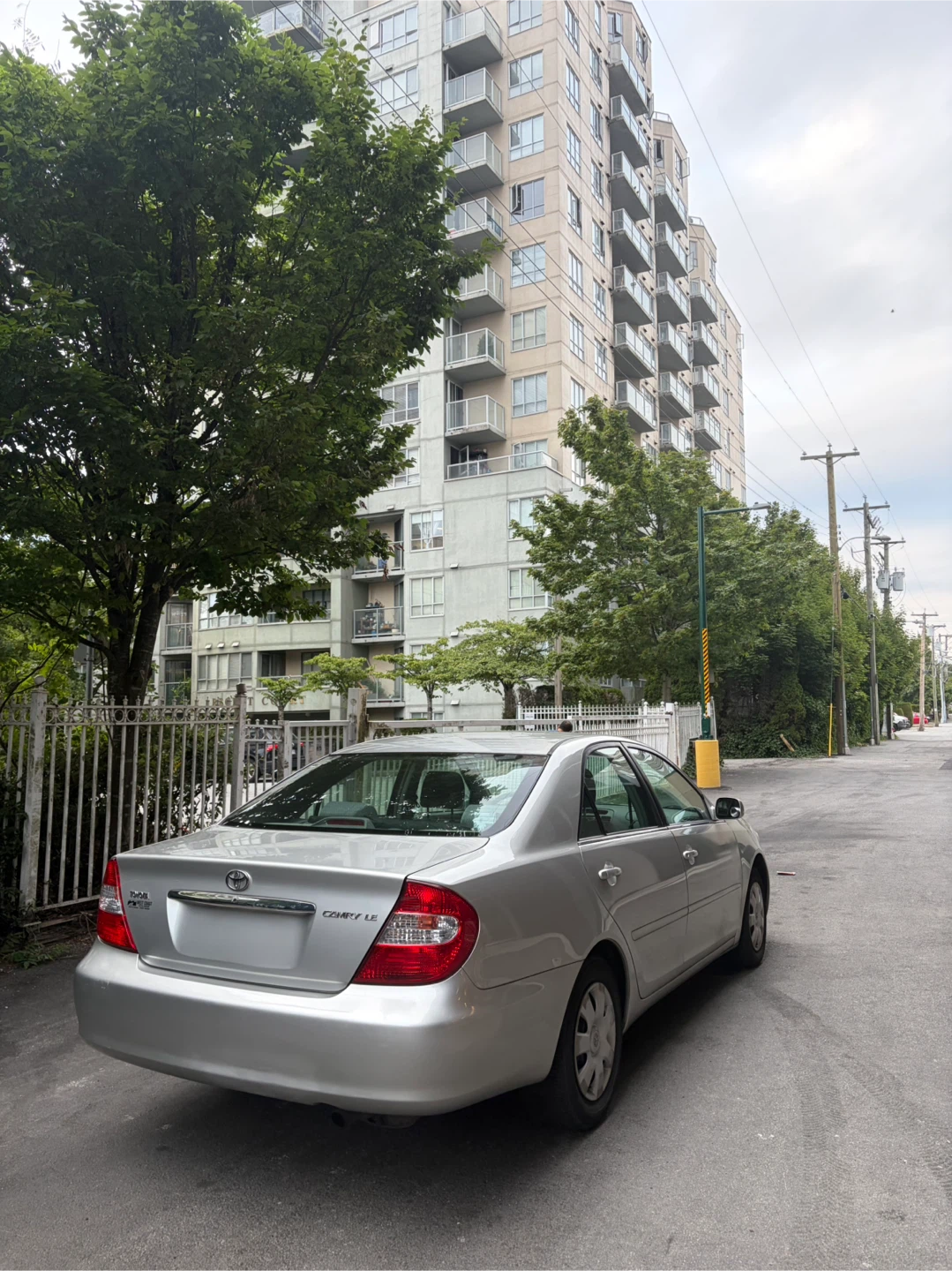 Toyota Camry LE Sedan - photo 4