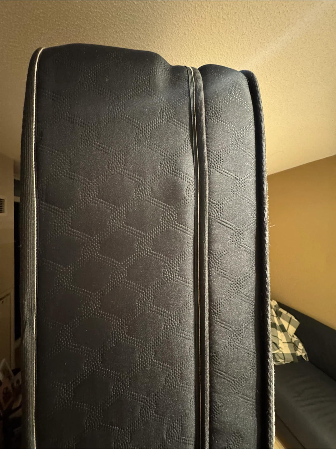 Selling queen sized mattress - photo 2