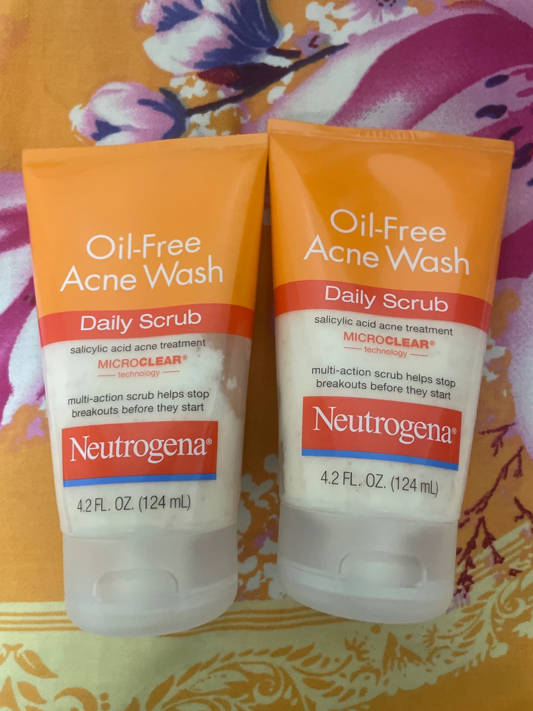 Neutrogena Oil-Free Acne Wash Daily Scrub