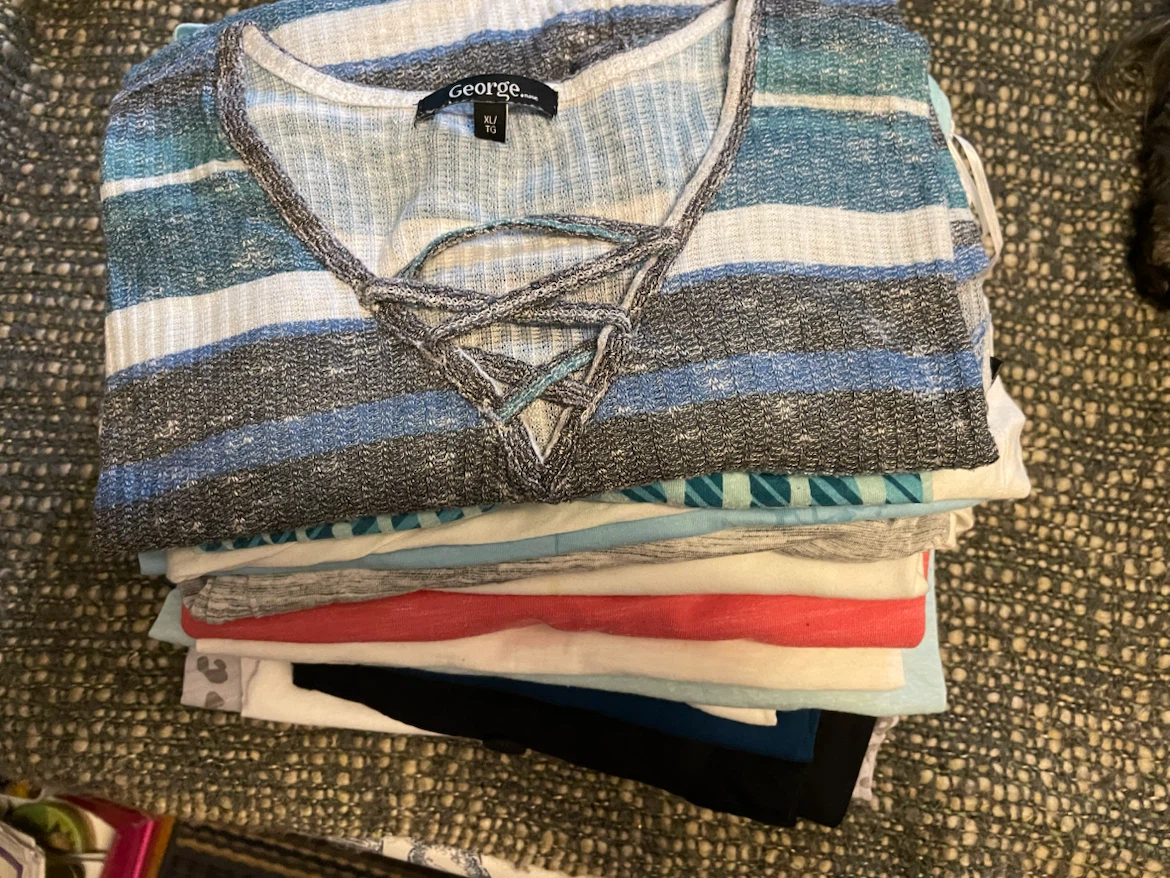 13 item Variety Bundle of women’s tops.