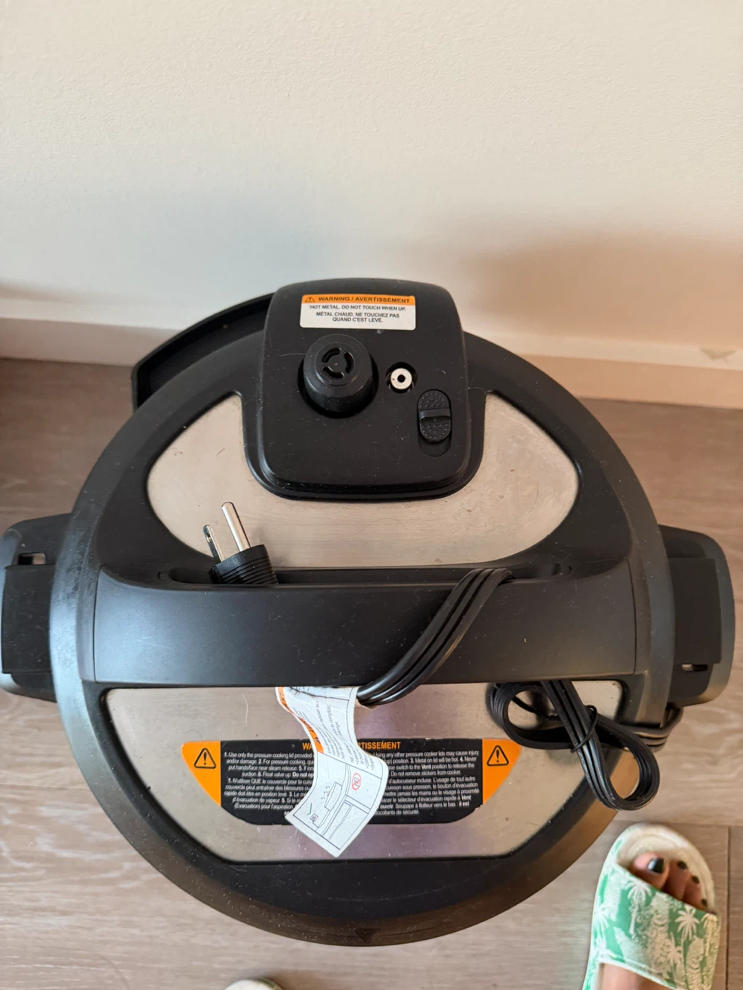 Instant Pot multi-use pressure cooker in black - photo 3