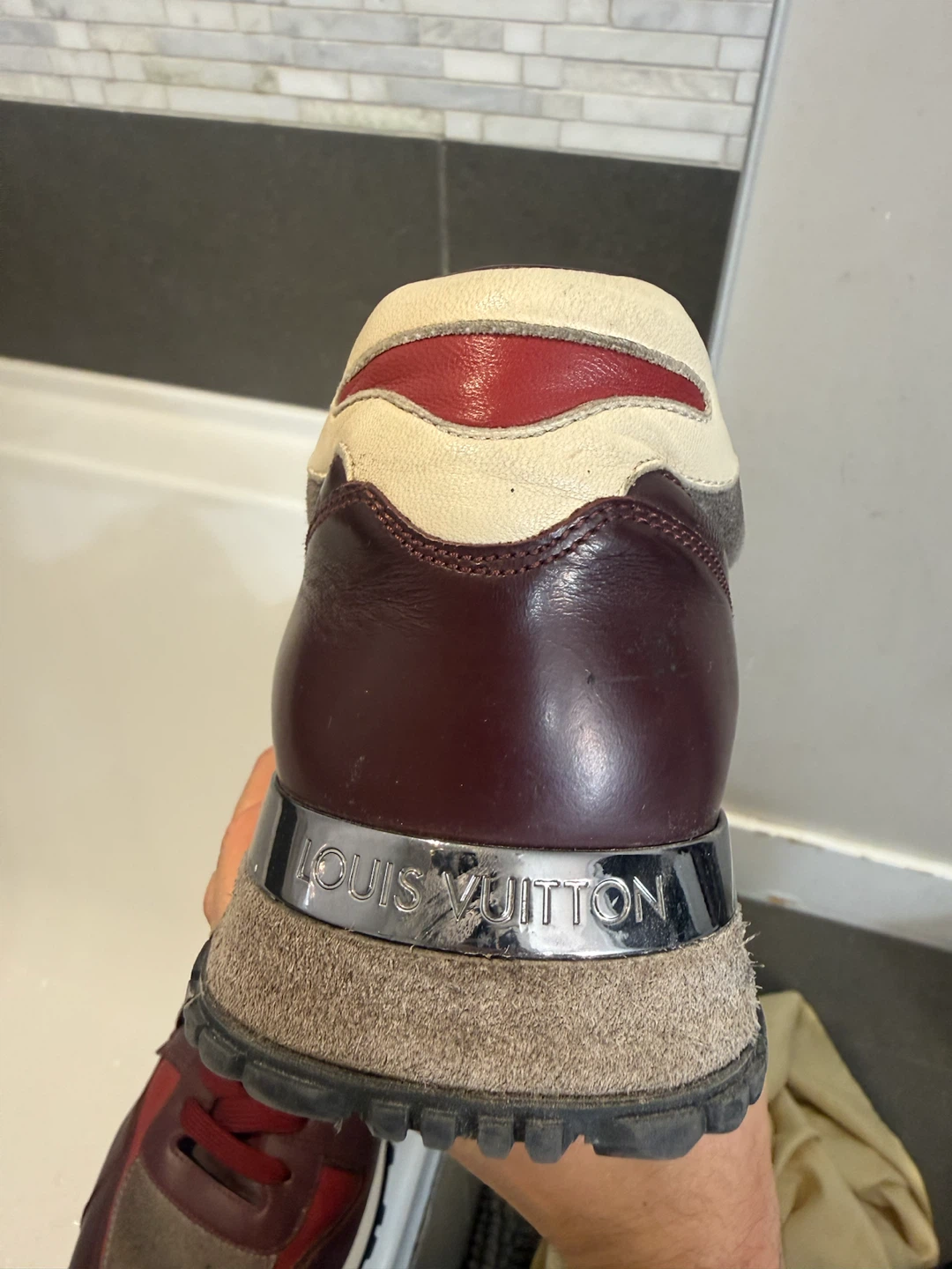 Louis Vuitton Run Away Burgundy Sneaker size 11 - photo 5
