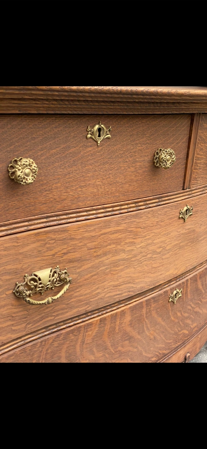 ✨ Antique Quarter-Sawn Tiger Oak Serpentine Dresser - photo 5
