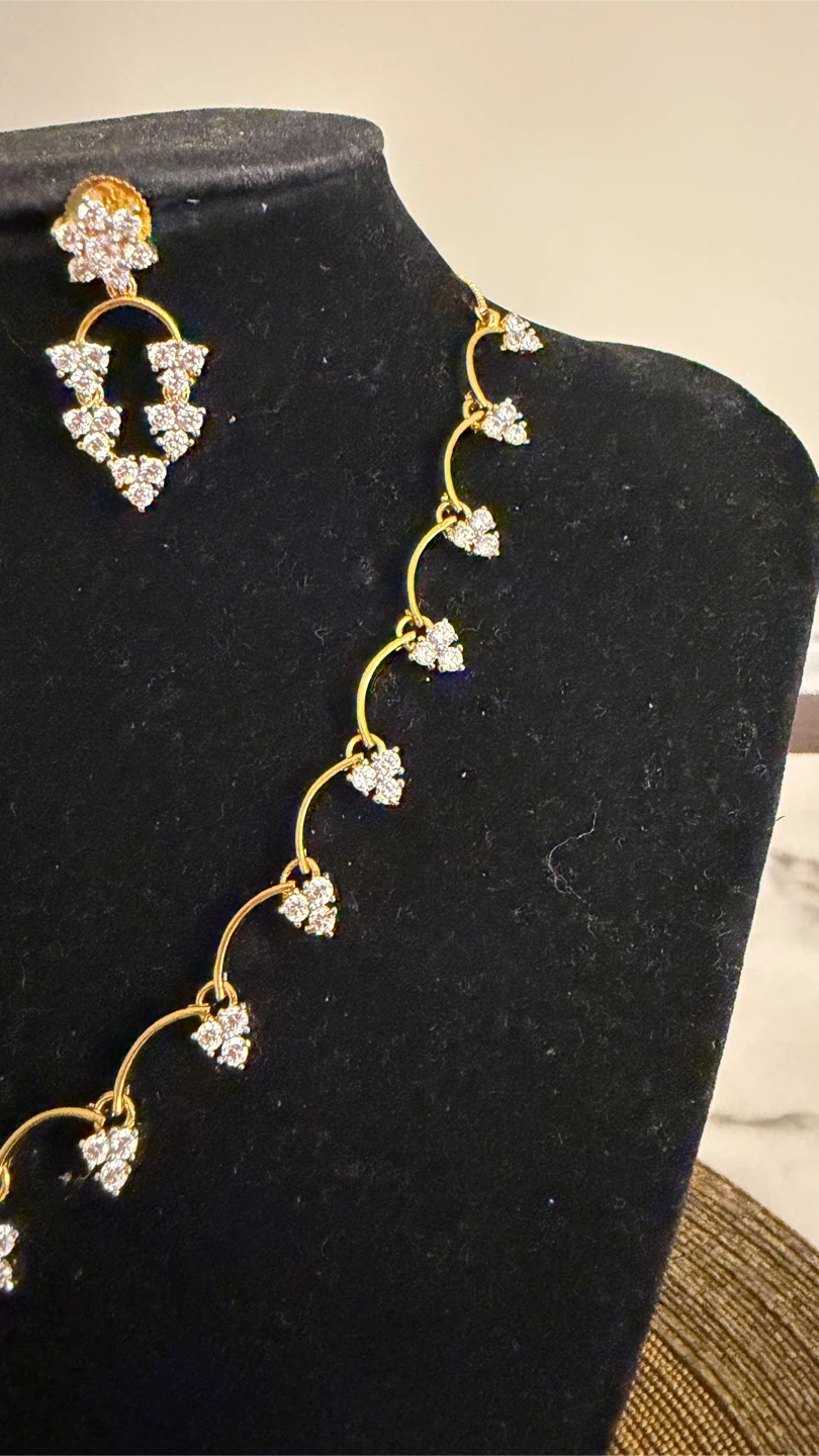 Gold-toned necklace and earring set with clear stones - photo 4