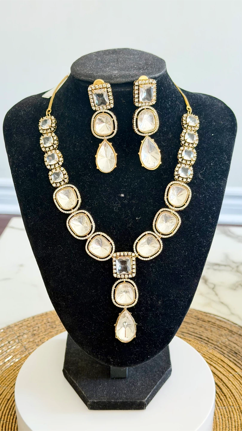 Gold coloured necklace and earring set with clear stones