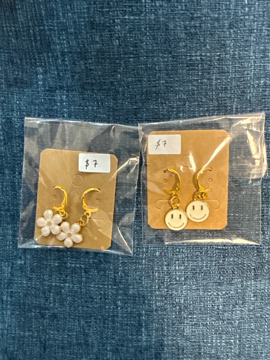 Pair of Earrings - Flower and Smiley Face