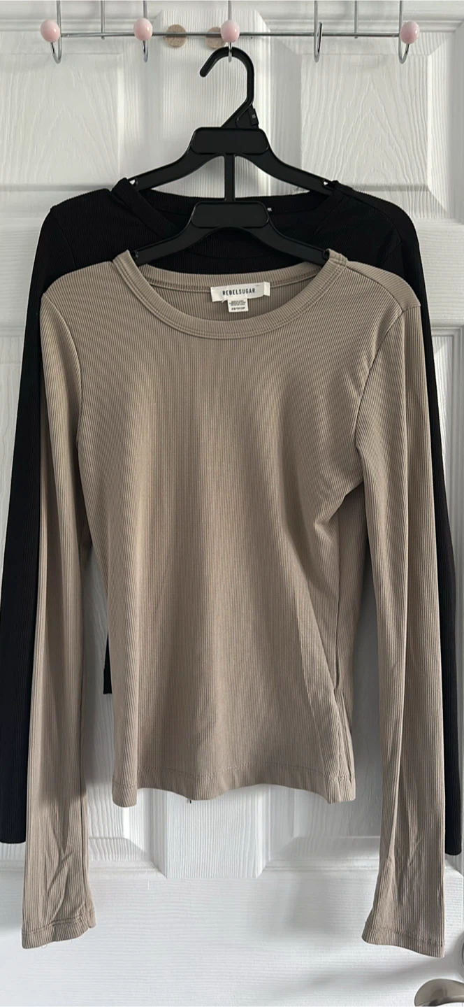 Fitted ribbed long sleeve top