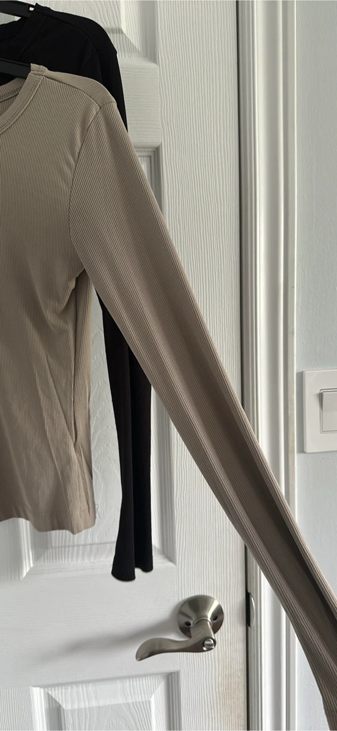 Fitted ribbed long sleeve top - photo 4