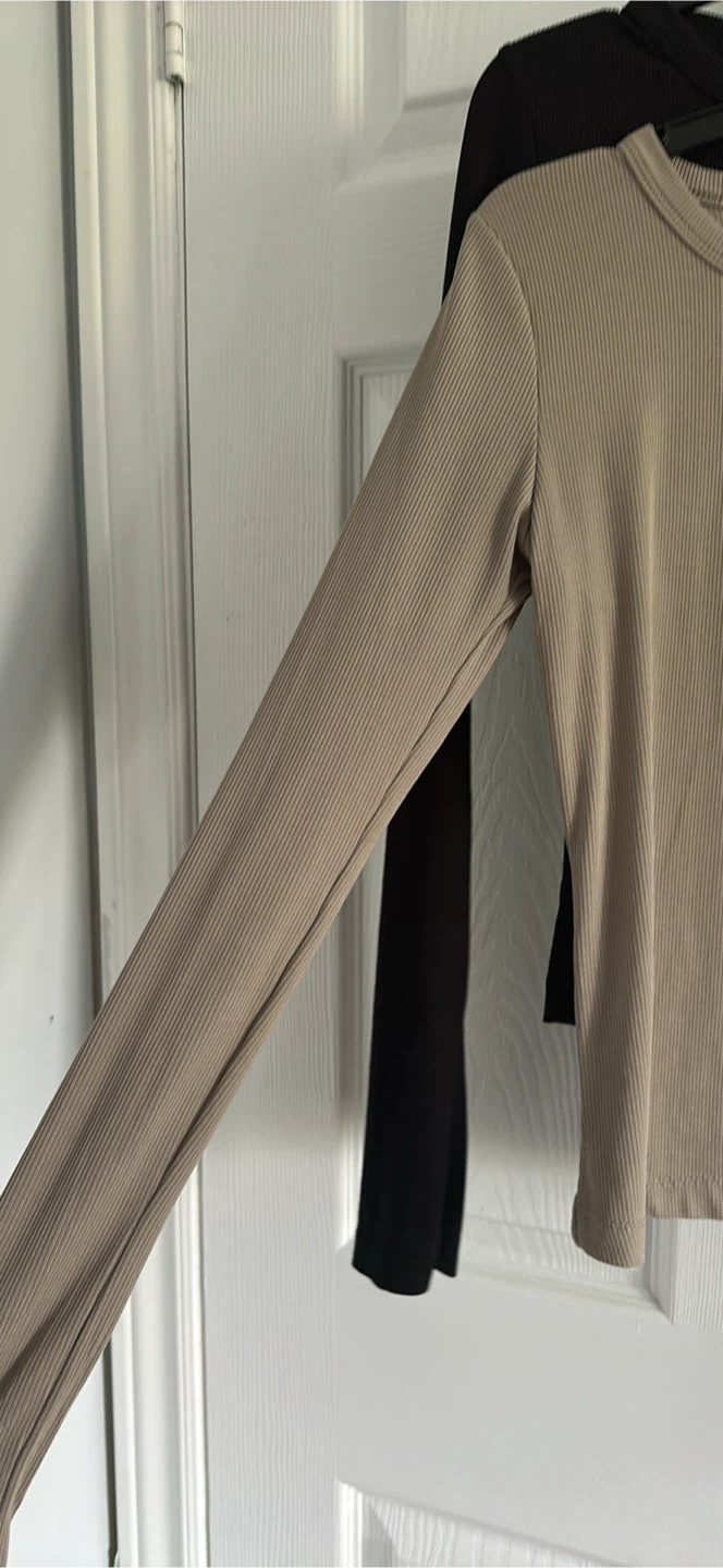 Fitted ribbed long sleeve top - photo 3