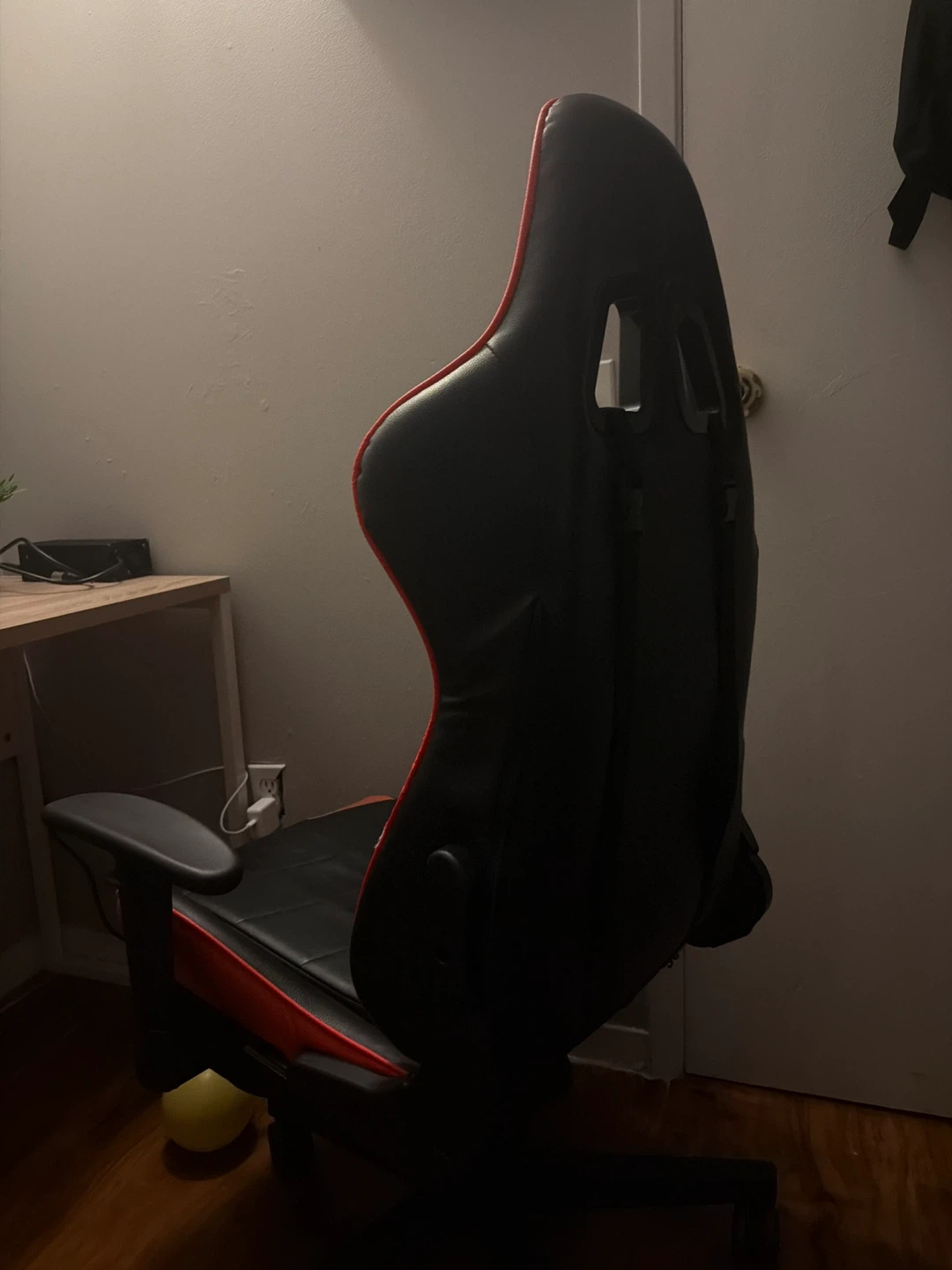 HAWGUAR Gaming Chair - Black and Red - photo 2
