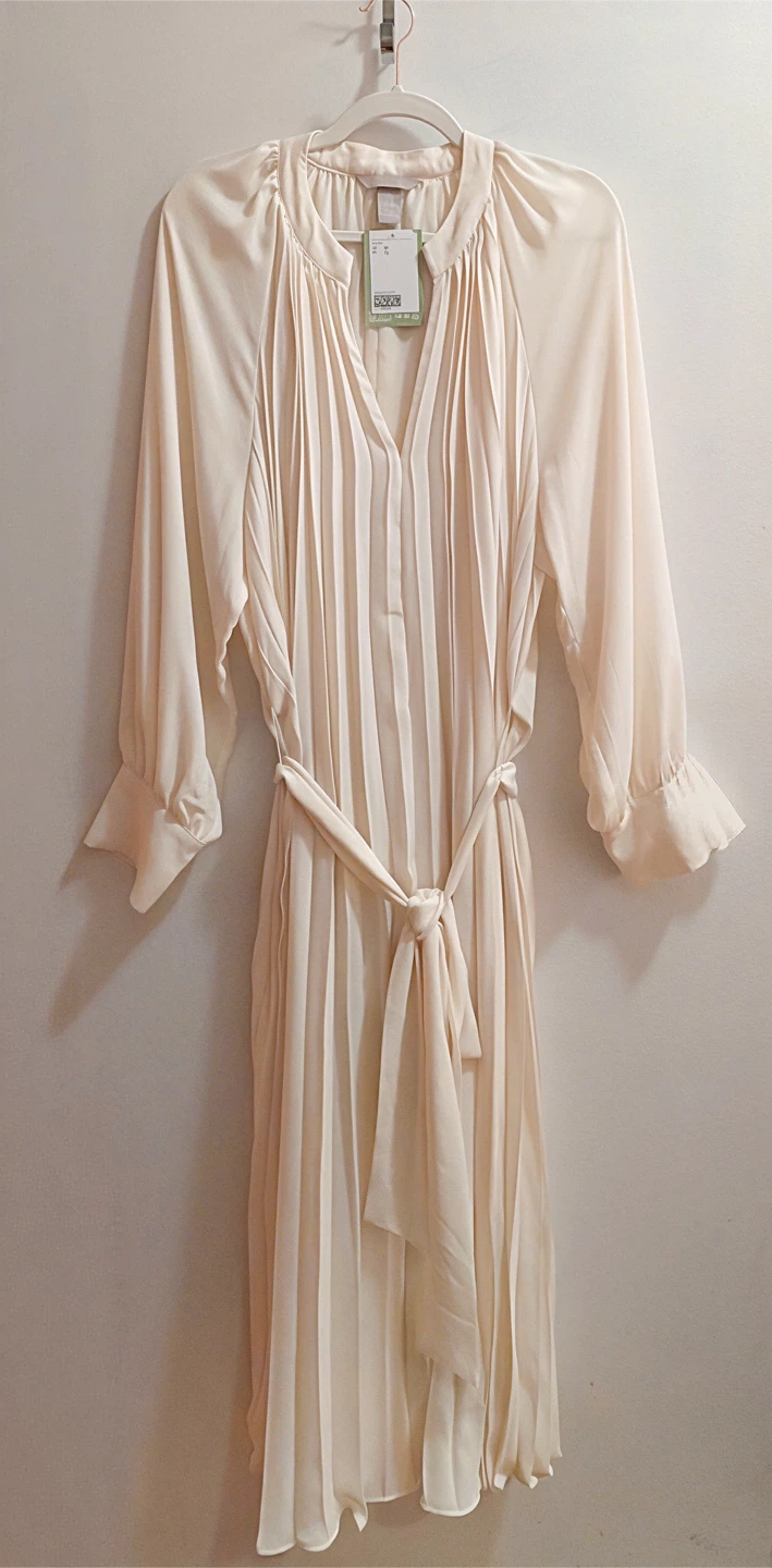 H&M Cream Pleated Long Sleeve Dress/Wedding Dress  Size XL