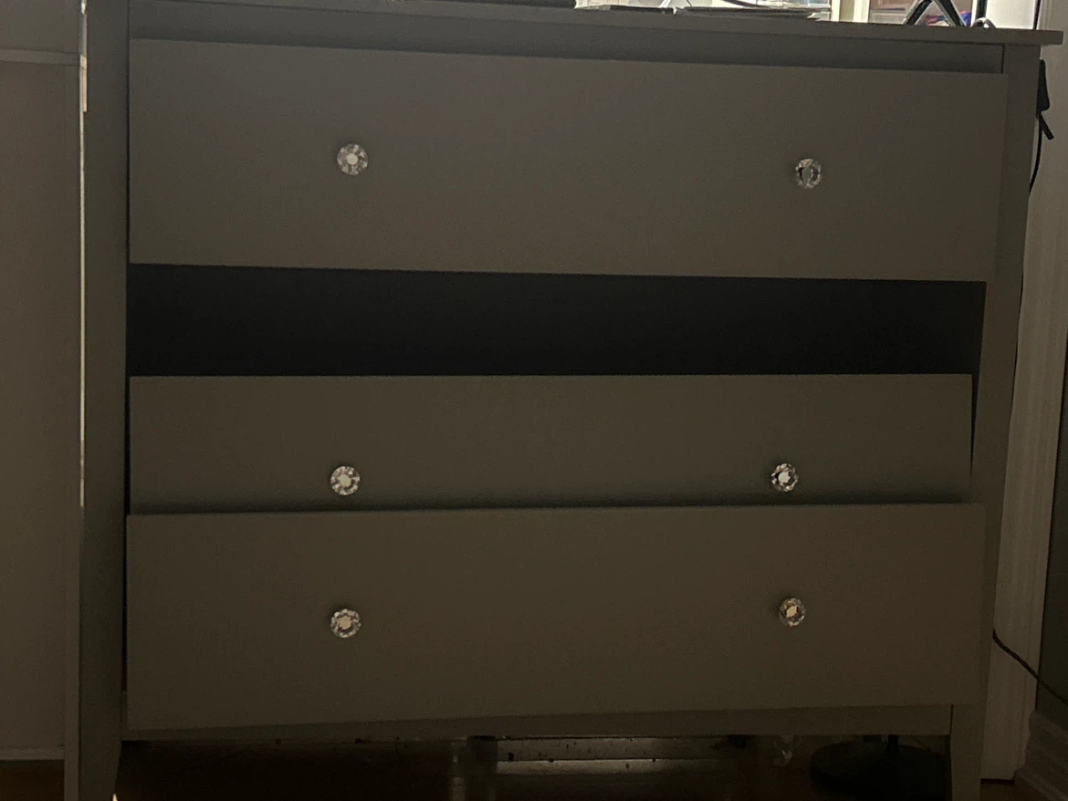 Grey 3-Drawer Dresser with Crystal Knobs - photo 2