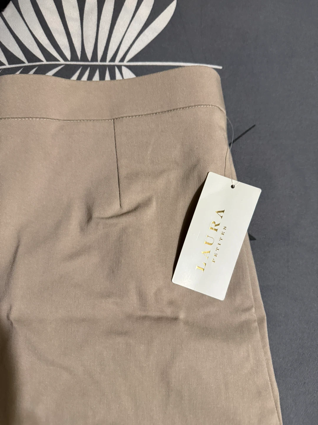 Laura Petites Women's Khaki Pants/Capri Size 6 - photo 2