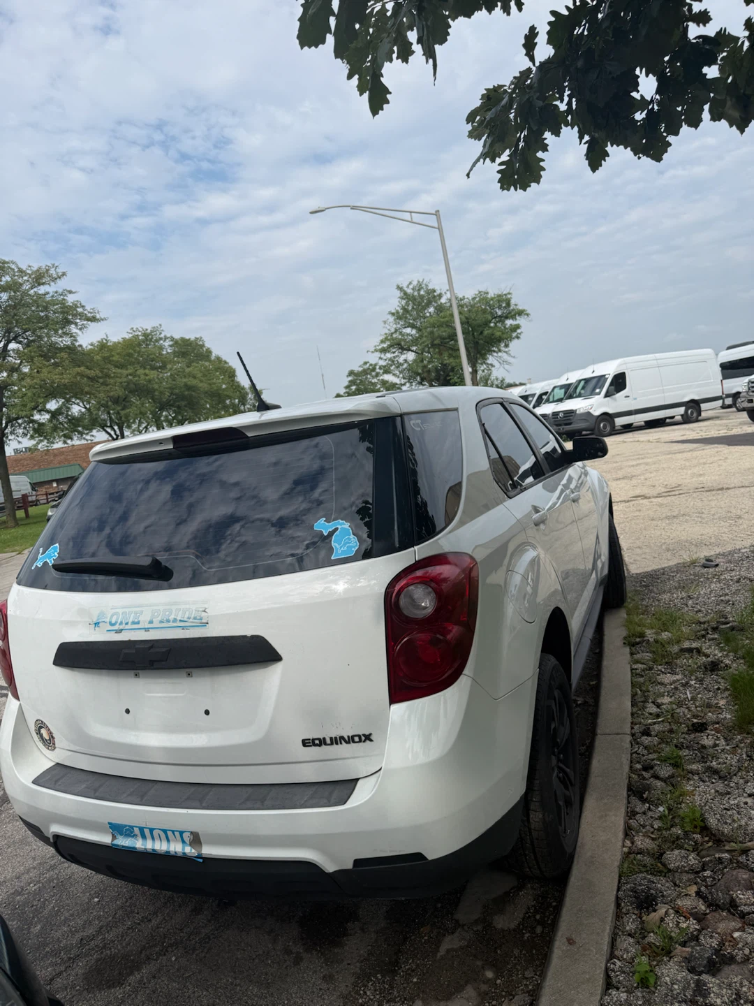 2014 White Chevrolet Equinox SUV - photo 3