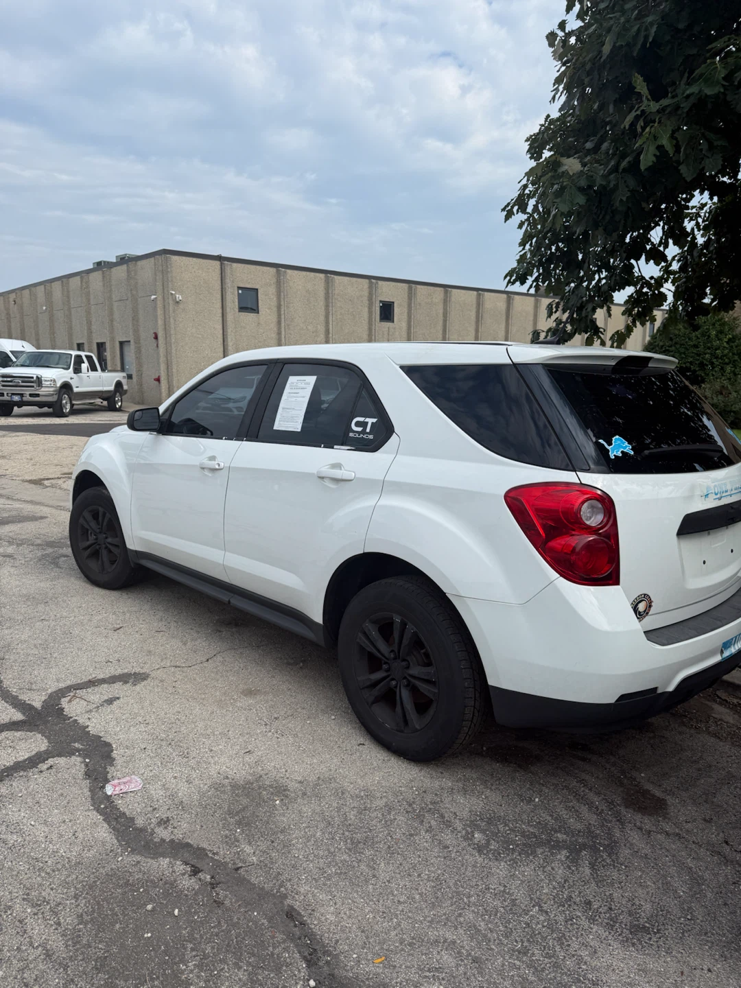 2014 White Chevrolet Equinox SUV - photo 4