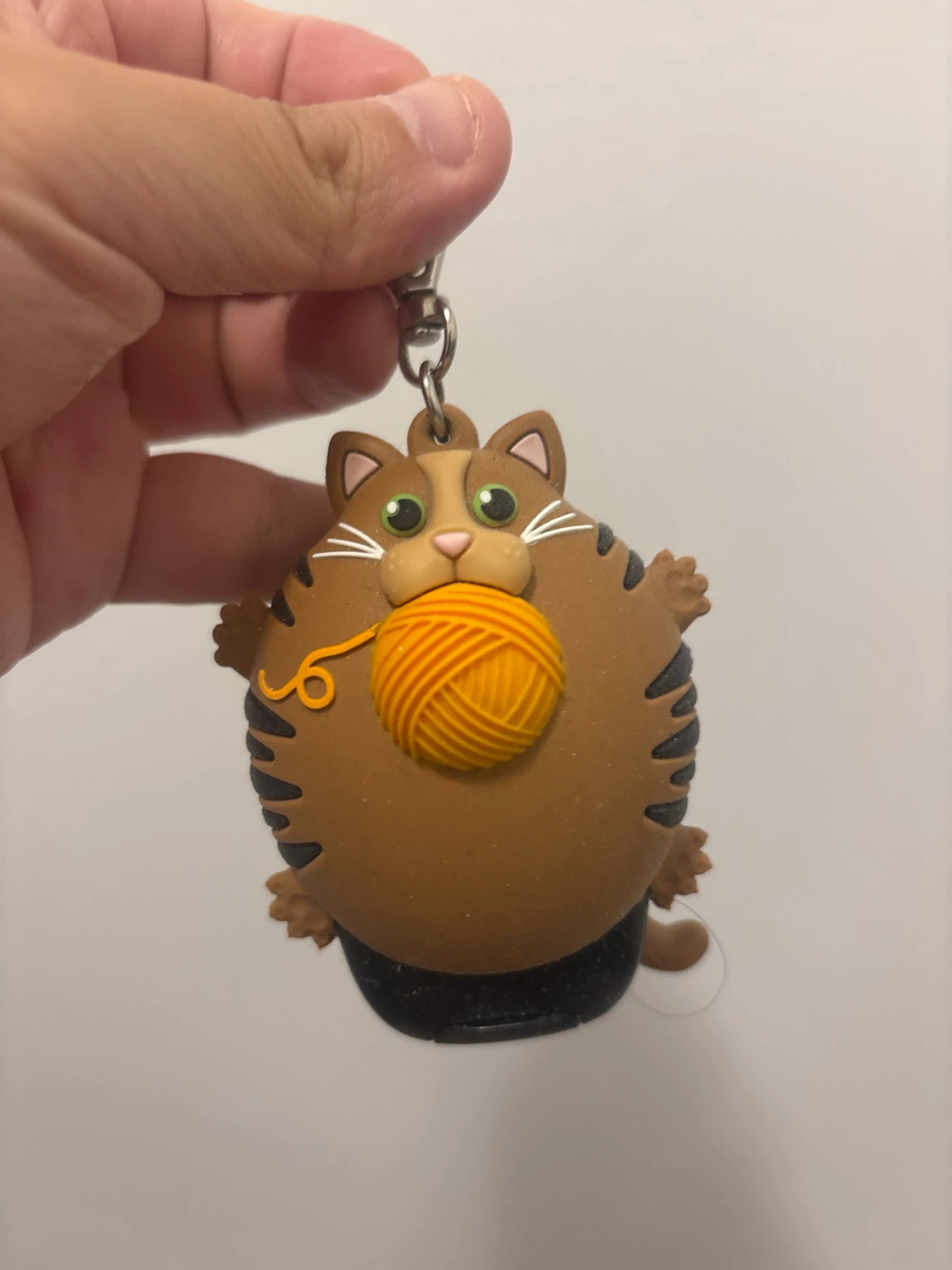 Cute Cat with Yarn Ball Keychain - photo 2