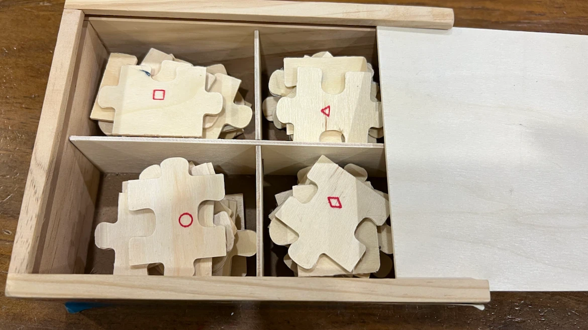 4-Twelve Piece Wooden Jigsaw Puzzles in a Box - Sea Life - photo 3
