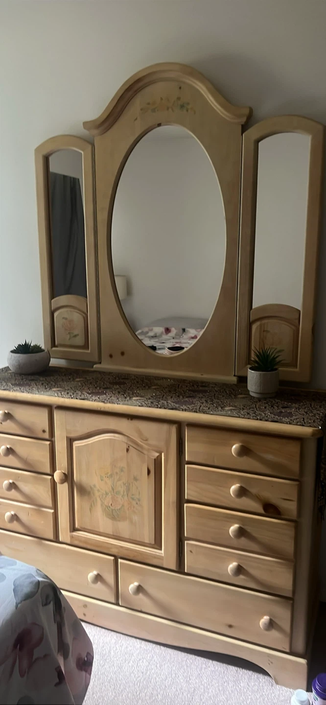 Vaughan of Virginia Dresser with Mirror