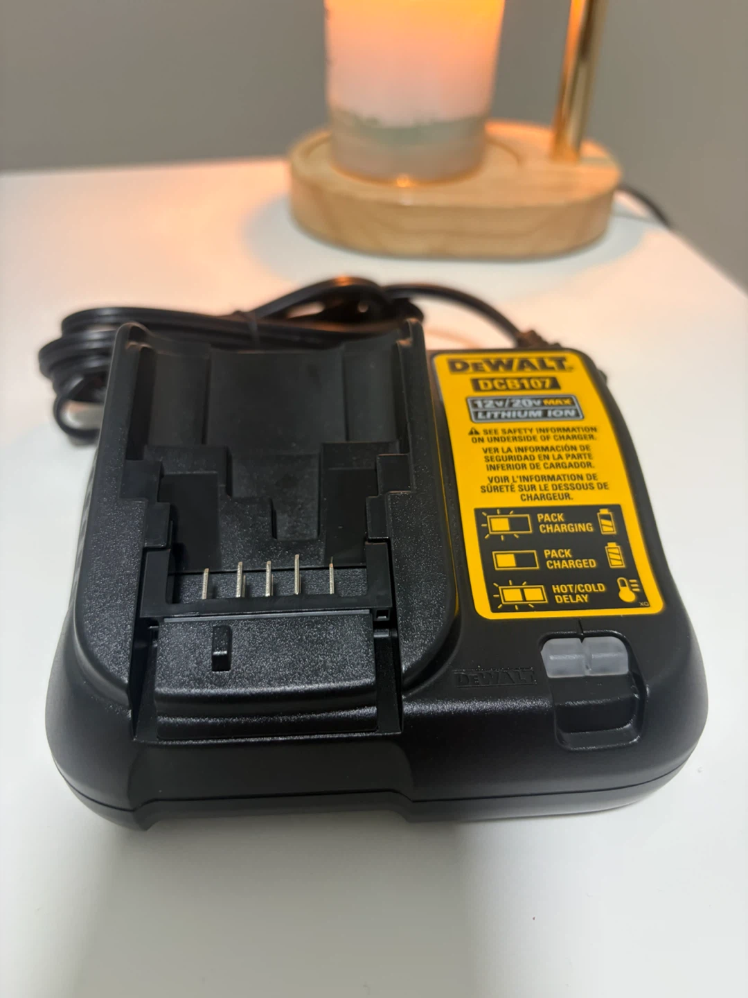 DeWalt DCB107 12V/20V MAX Lithium Ion Battery Charger