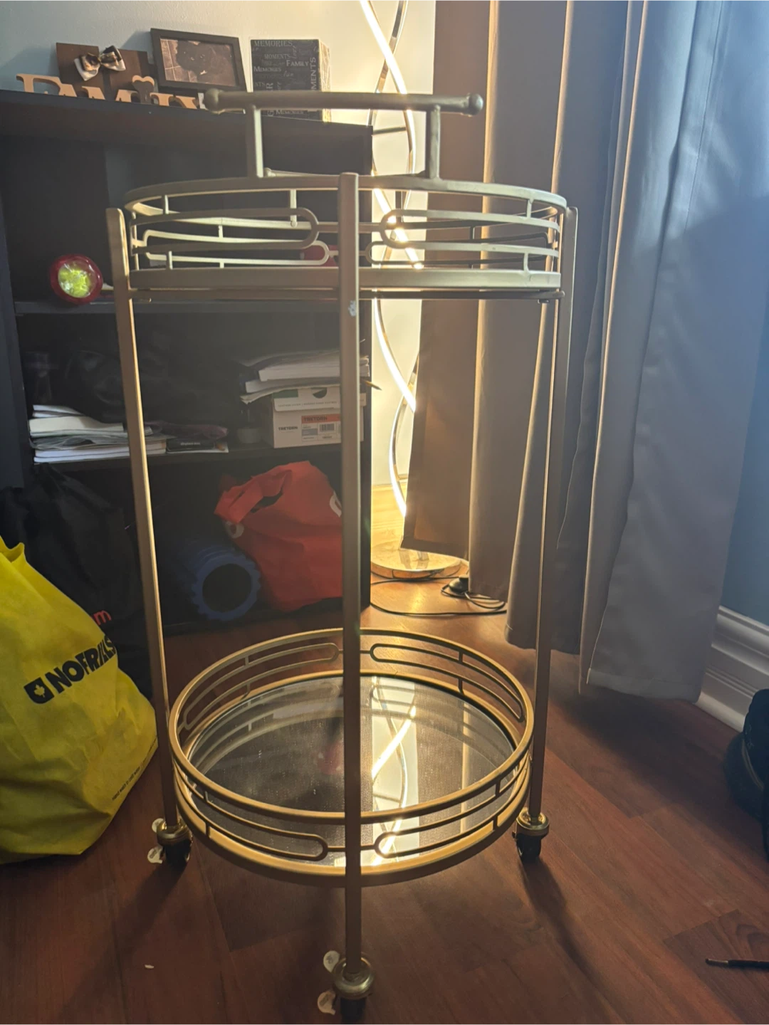 Rolling makeup stand