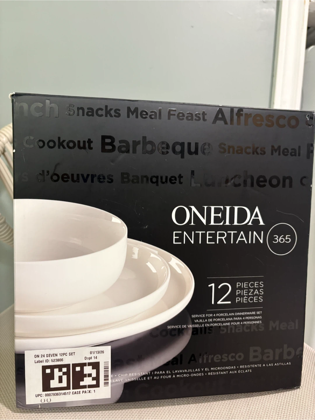 Brand New Oneida 12pc White Dinnerware Set - photo 2