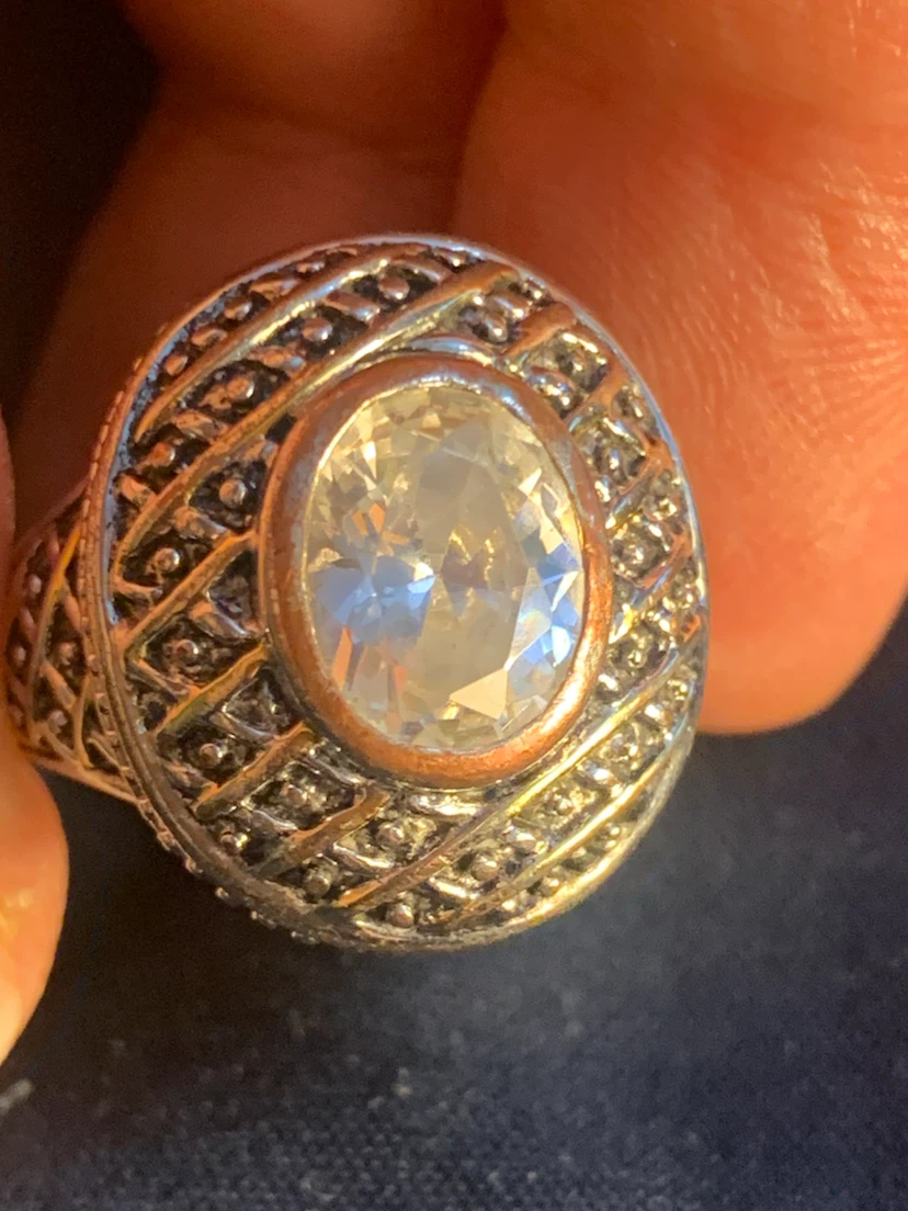 Vintage style cocktail ring with oval gemstone