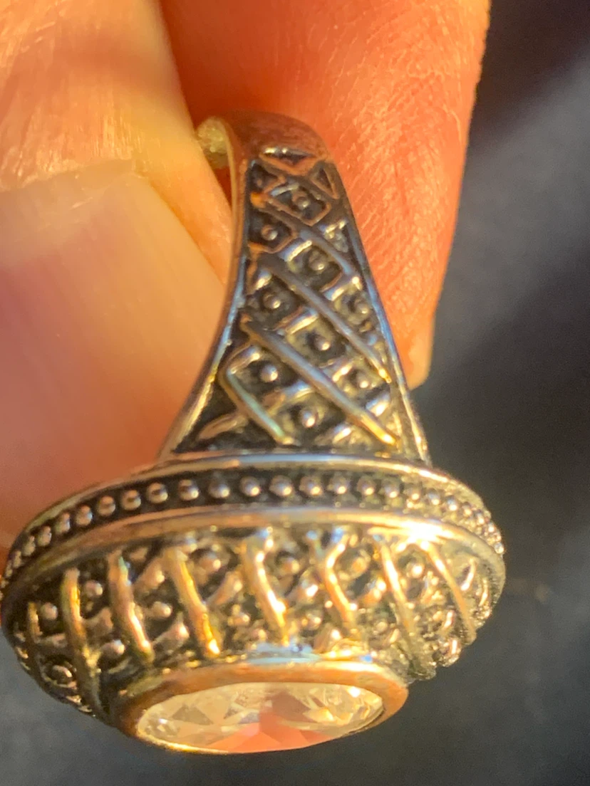 Vintage style cocktail ring with oval gemstone - photo 4