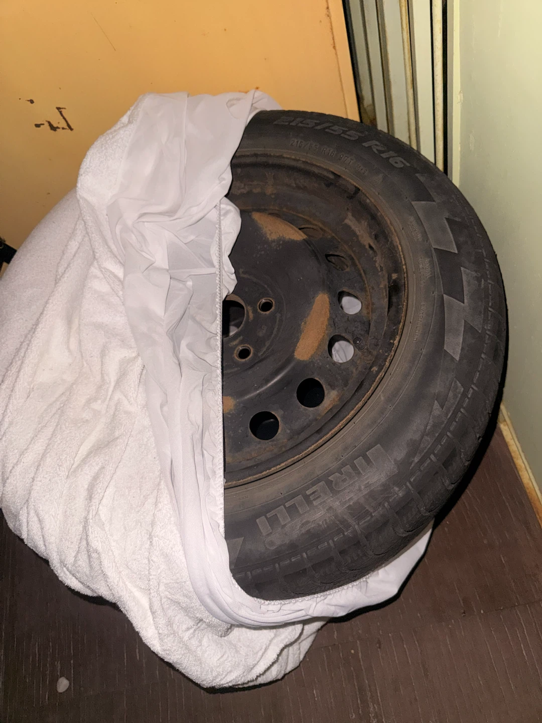 Pirelli 215/55 R16 tire with rim
