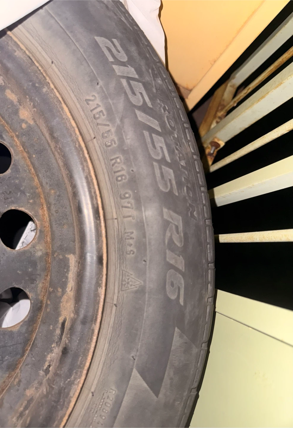 Pirelli 215/55 R16 tire with rim - photo 2