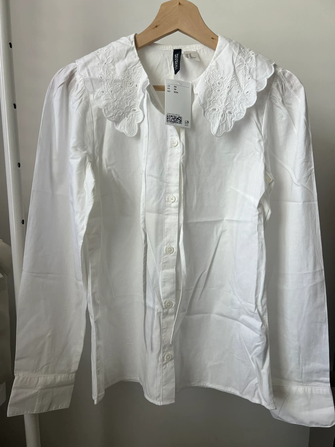 H&M White Embroidered Collar Blouse