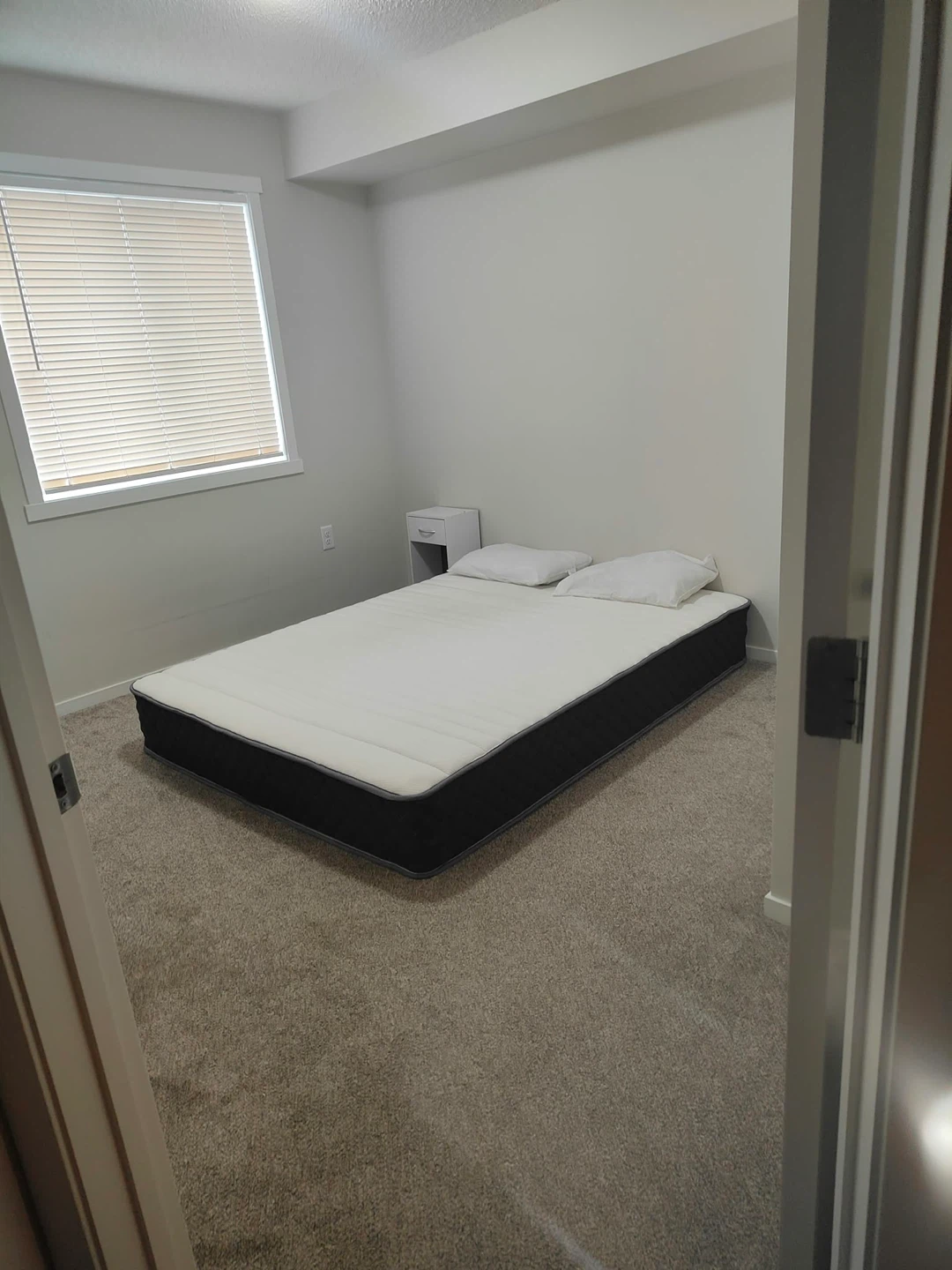 Queen Size Mattress - photo 3