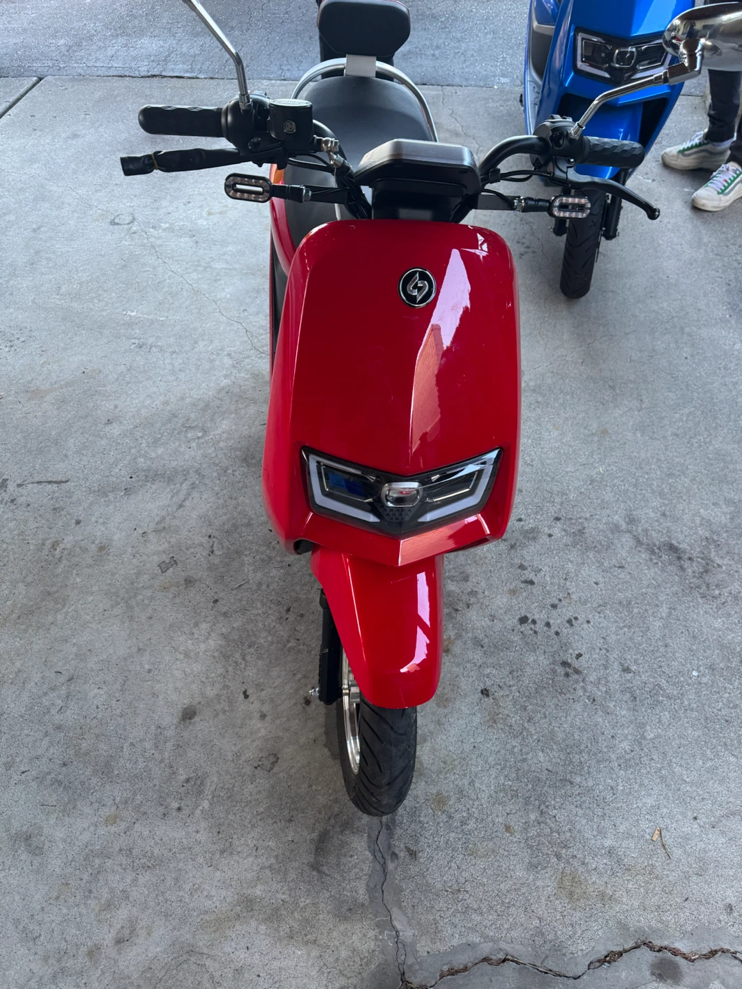 Red GIO Supra Electric Scooter NEW - photo 2