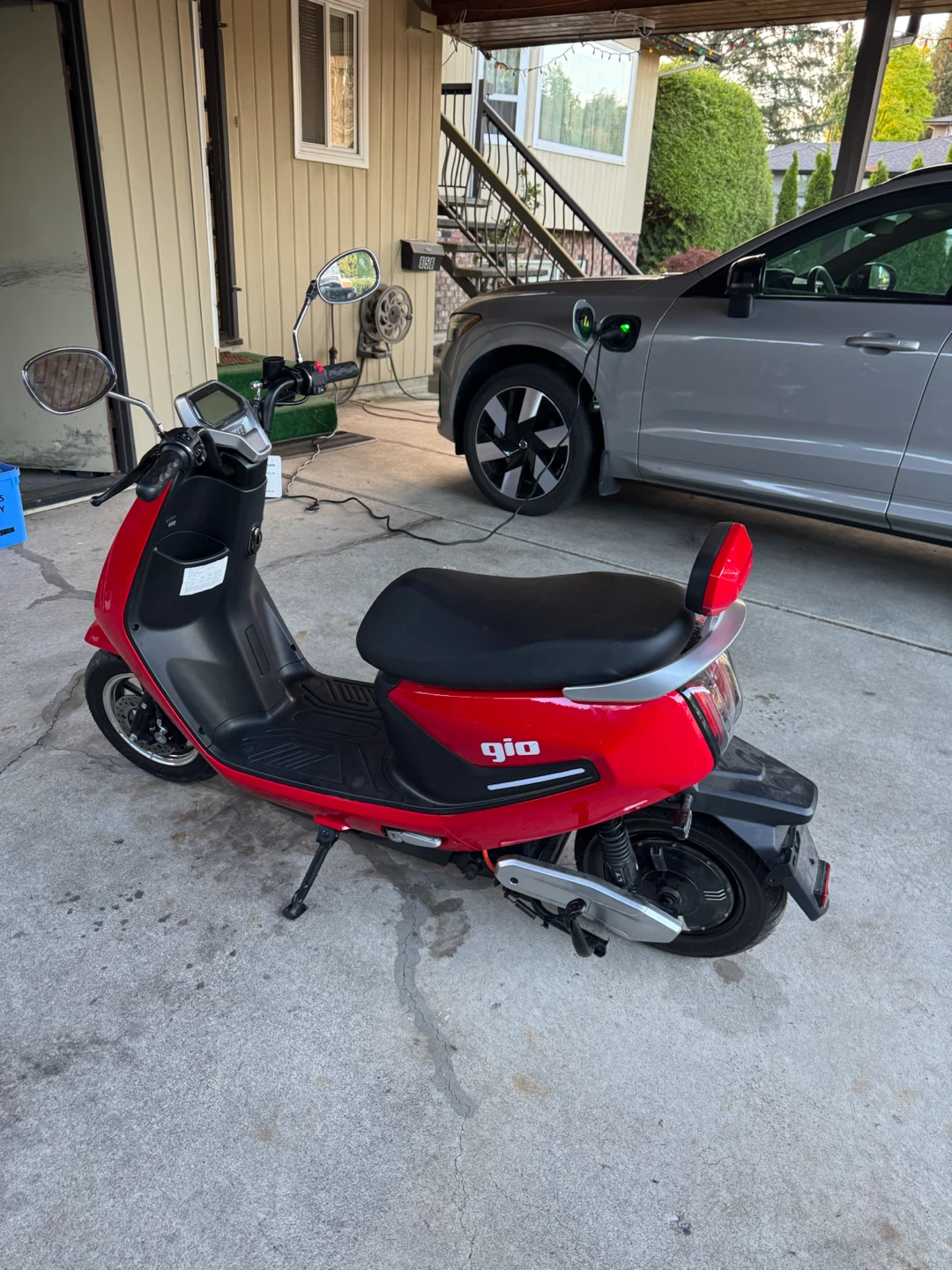 Red GIO Supra Electric Scooter NEW - photo 3