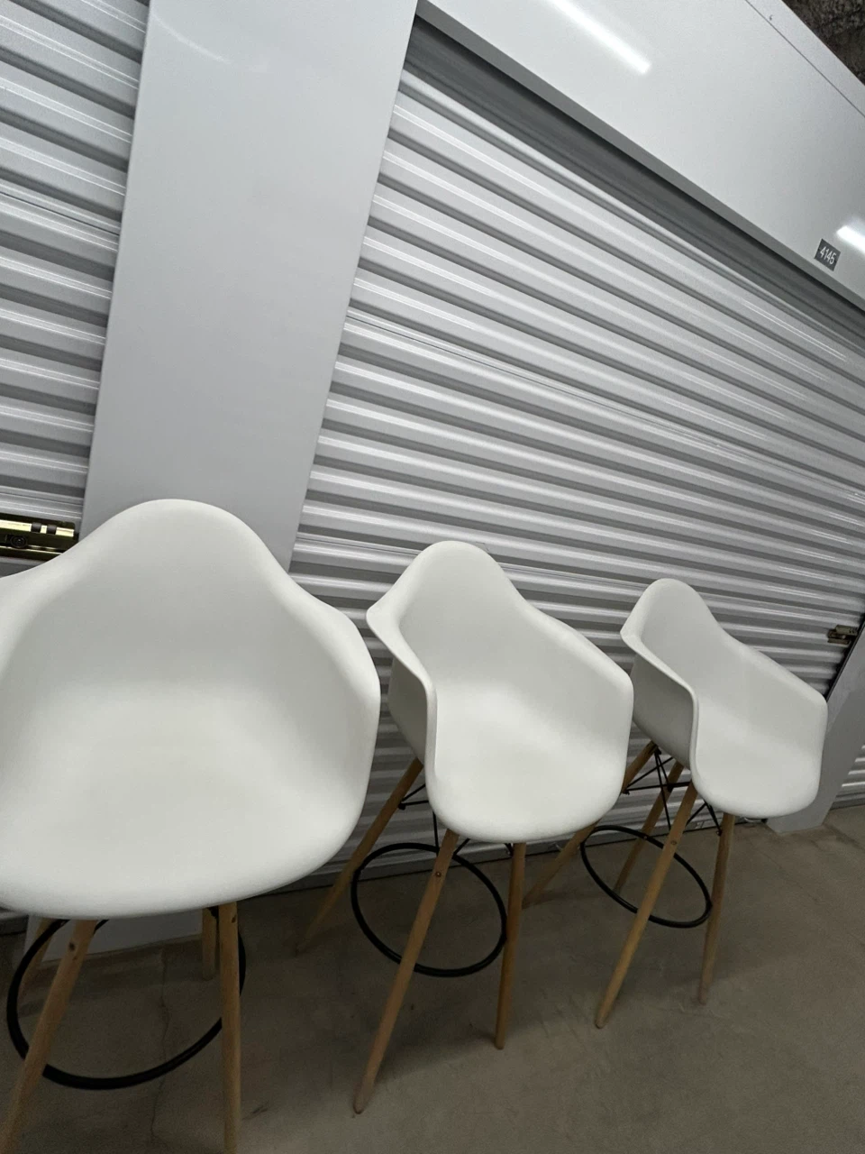 Set of 3 White Mid Century Style Bar Stools - photo 3