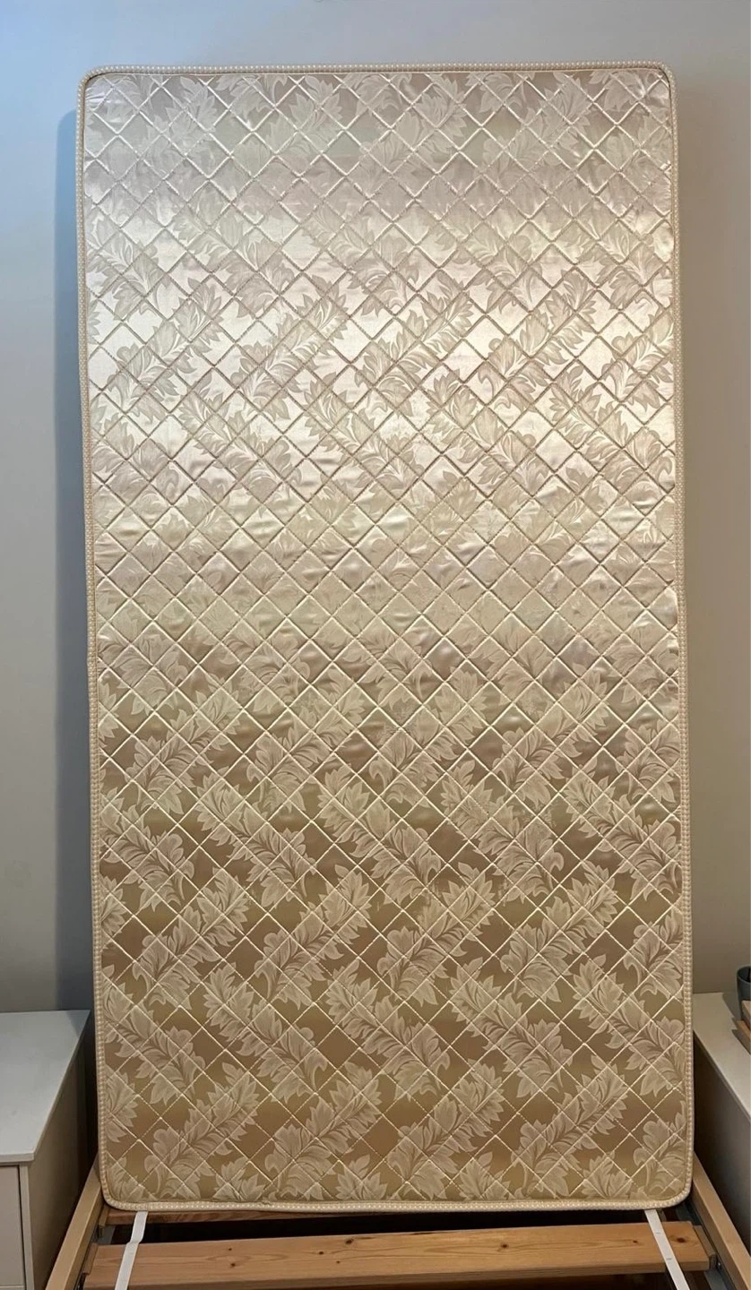 Sea Horse Mattress and Wooden Bed Frame - photo 2