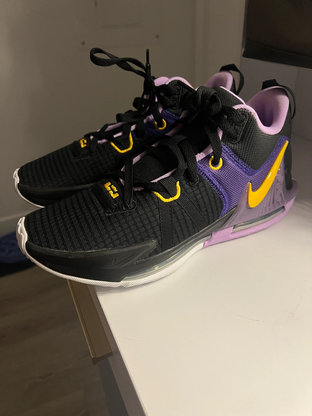 Nike LeBron Witness 5 Basketball Shoes - photo 2