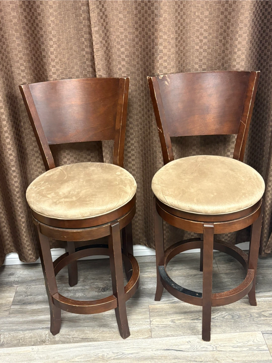 Wooden Bar Stools w Rotating Swivel Seats
