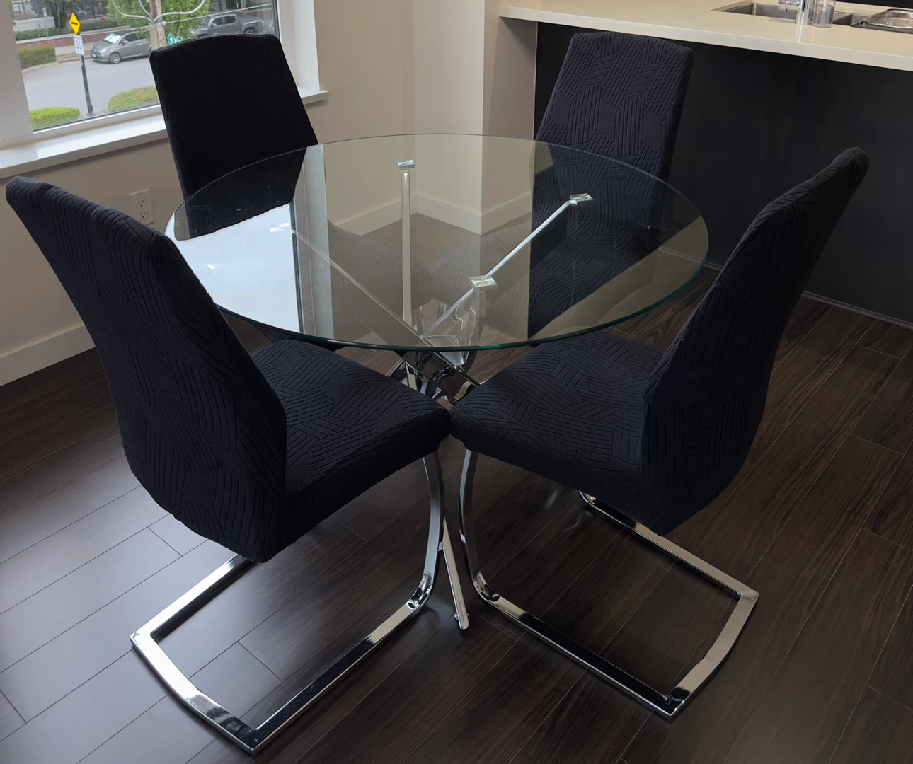 Modern Round Glass Dining Table with 4 Cantilever Chairs - photo 3