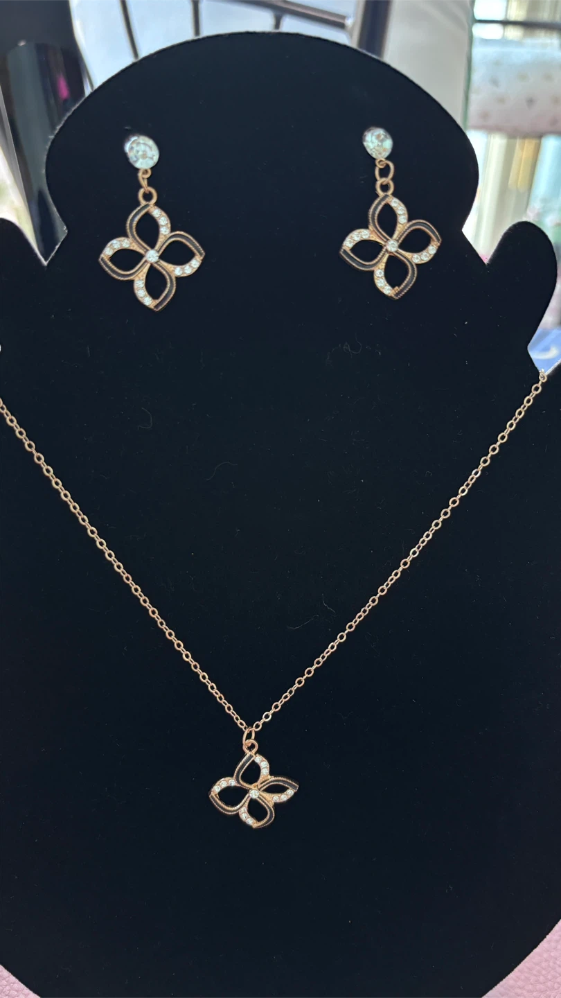 Rose Gold Flower Necklace and Earrings Set