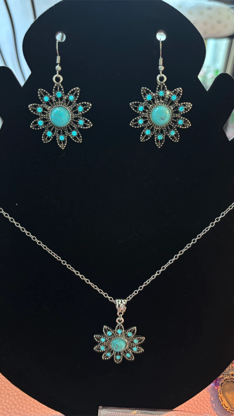 Turquoise Flower Necklace and Earring Set