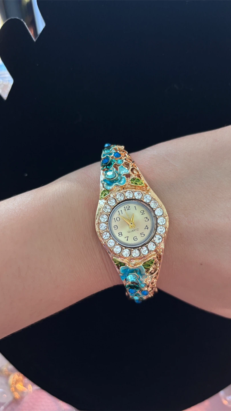 Women's Quartz Fashion Watch with Floral Design