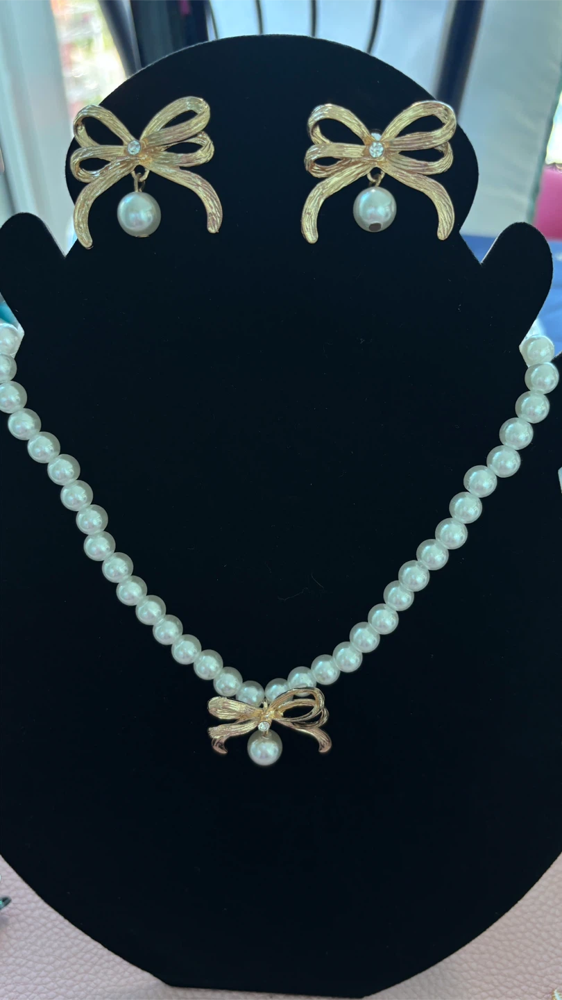 Pearl Necklace and Earring Set with Bows