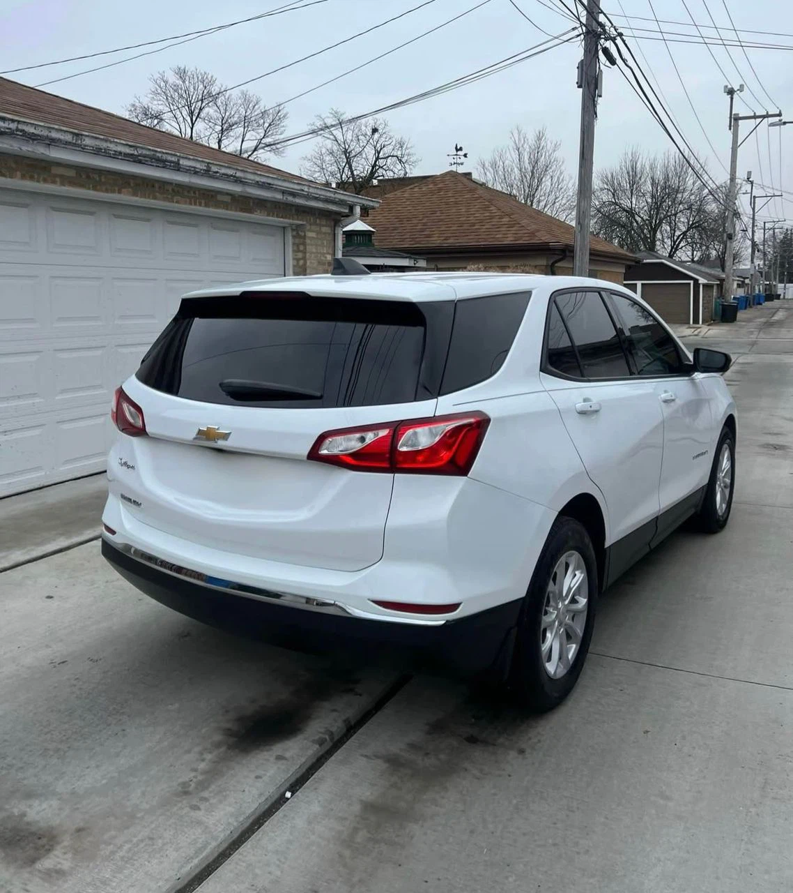 White Chevrolet Equinox - photo 2