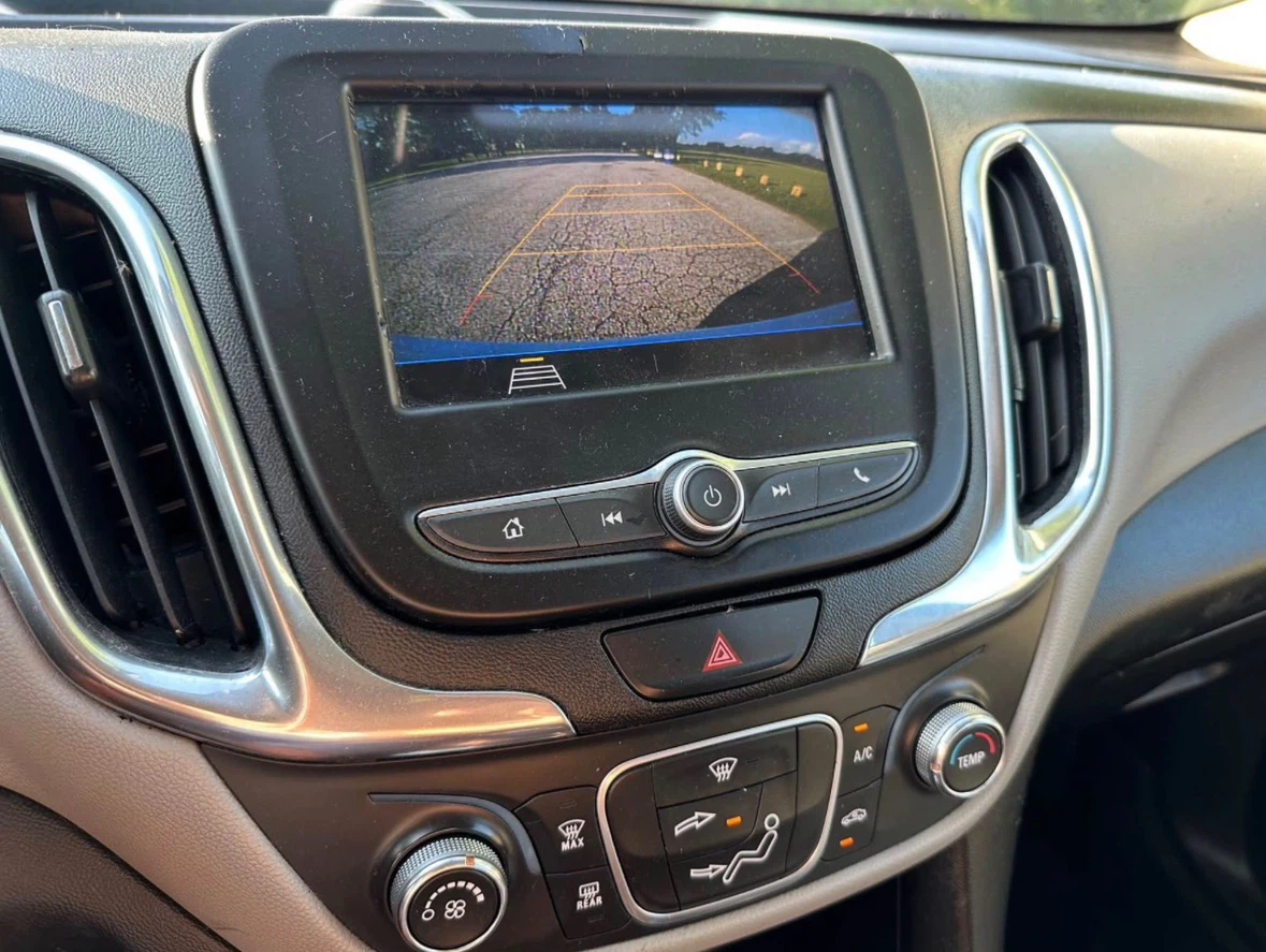 White Chevrolet Equinox - photo 5