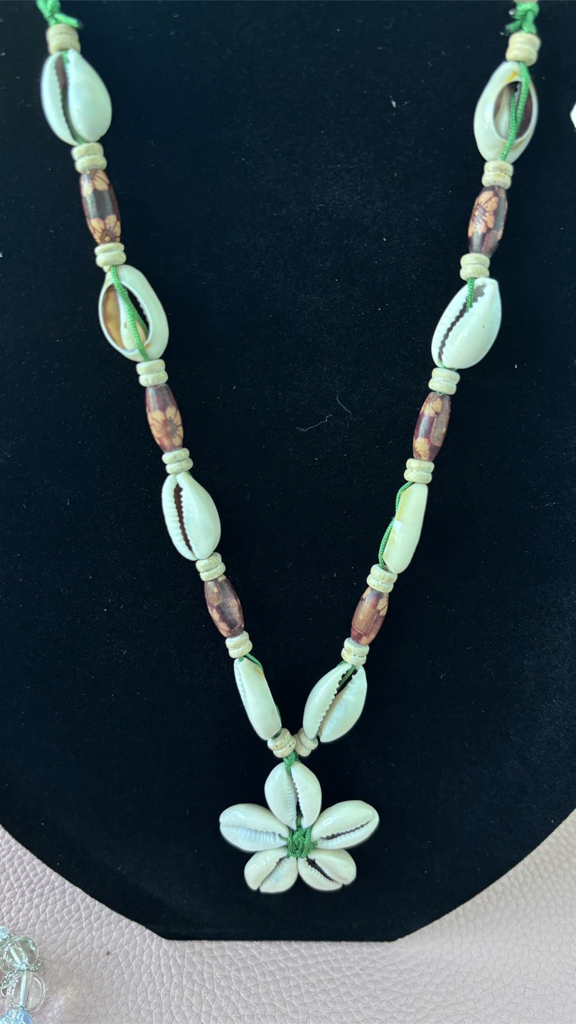 Shell Necklace with Flower Pendant